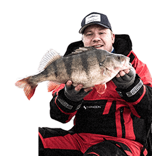 Antti Pohjalainen ahven kädessä.